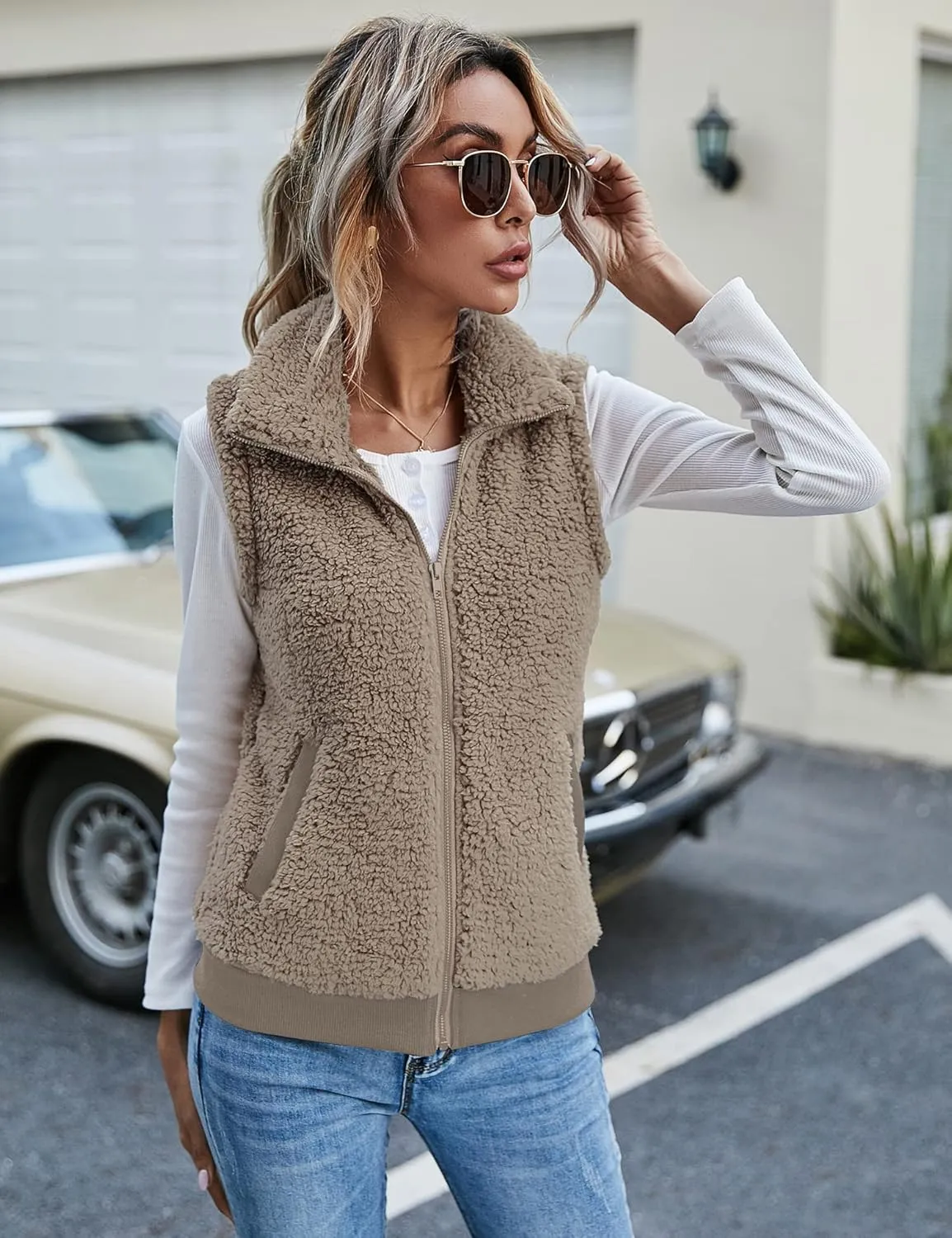 LOMON Womens Fuzzy Fleece Vest, Casual Warm Sleeveless Zip Up Sherpa Vest Jacket with Pockets for Fall/Winter