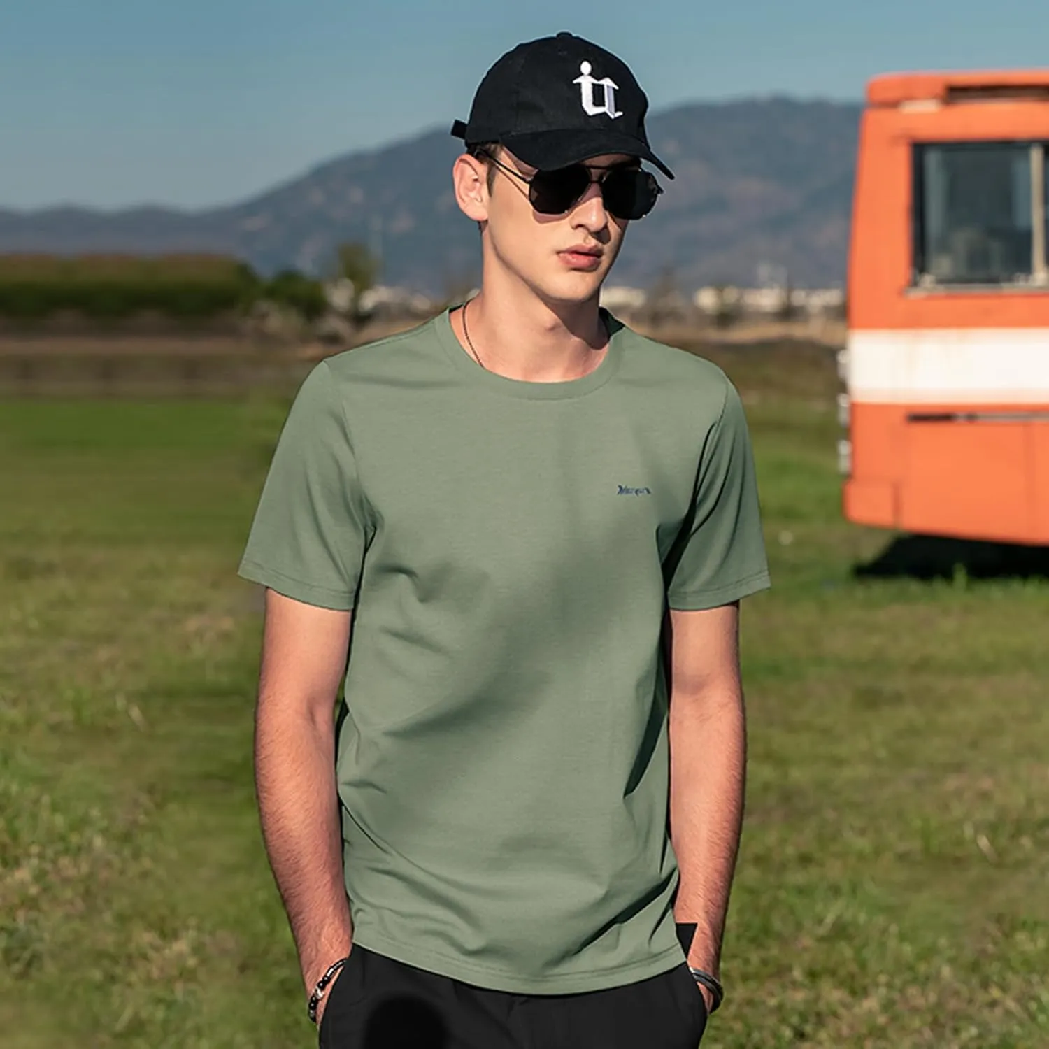 Men's Ice Silk T-Shirt,Quick Drying Breathable Top, Ice Silk Smooth Sports Shirt
