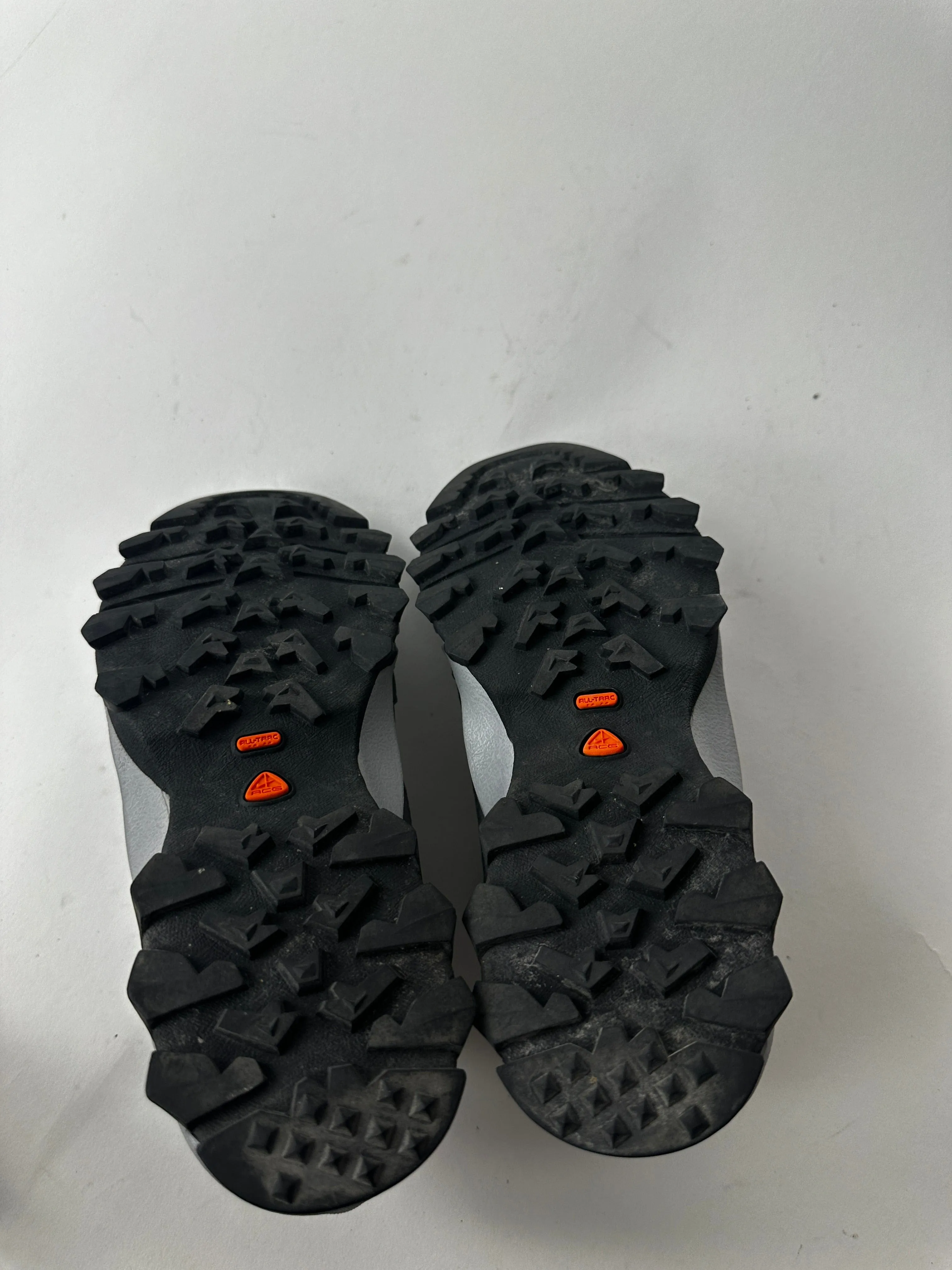 Nike ACG Boots Womens 6.5 Grey Gore Tex Hiking