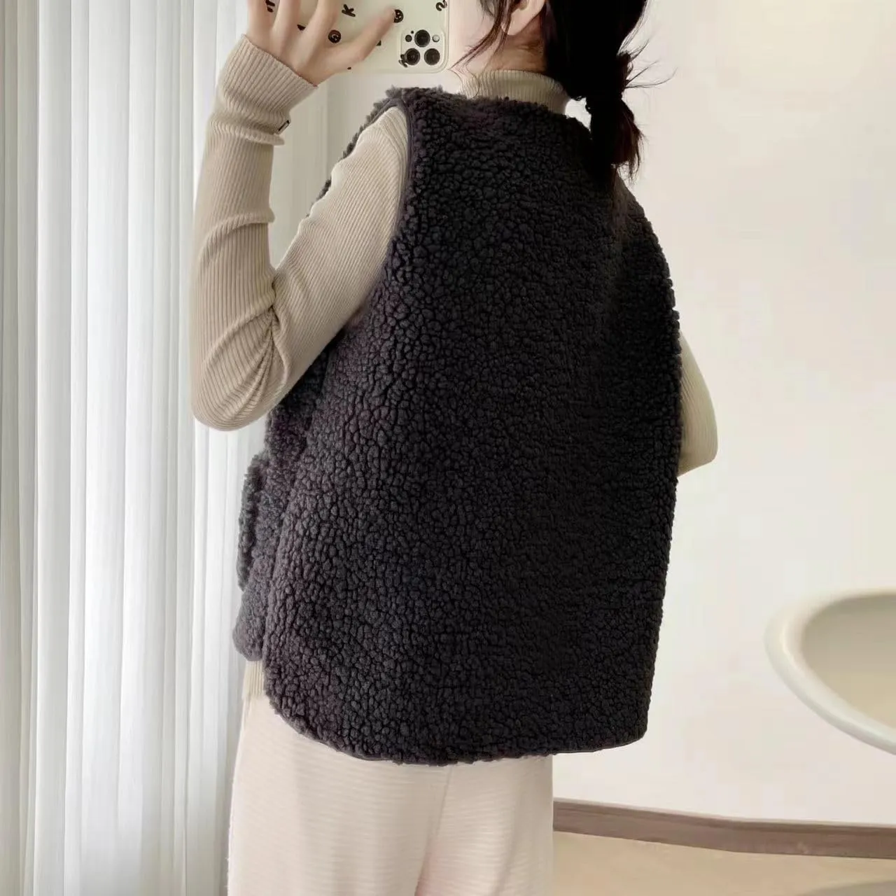 tuduoms Womens Sherpa Vest Casual Warm Fuzzy Faux Shearling Vest Sleeveless Fleece Jacket Pockets Teddy Coat Gilet for Winter