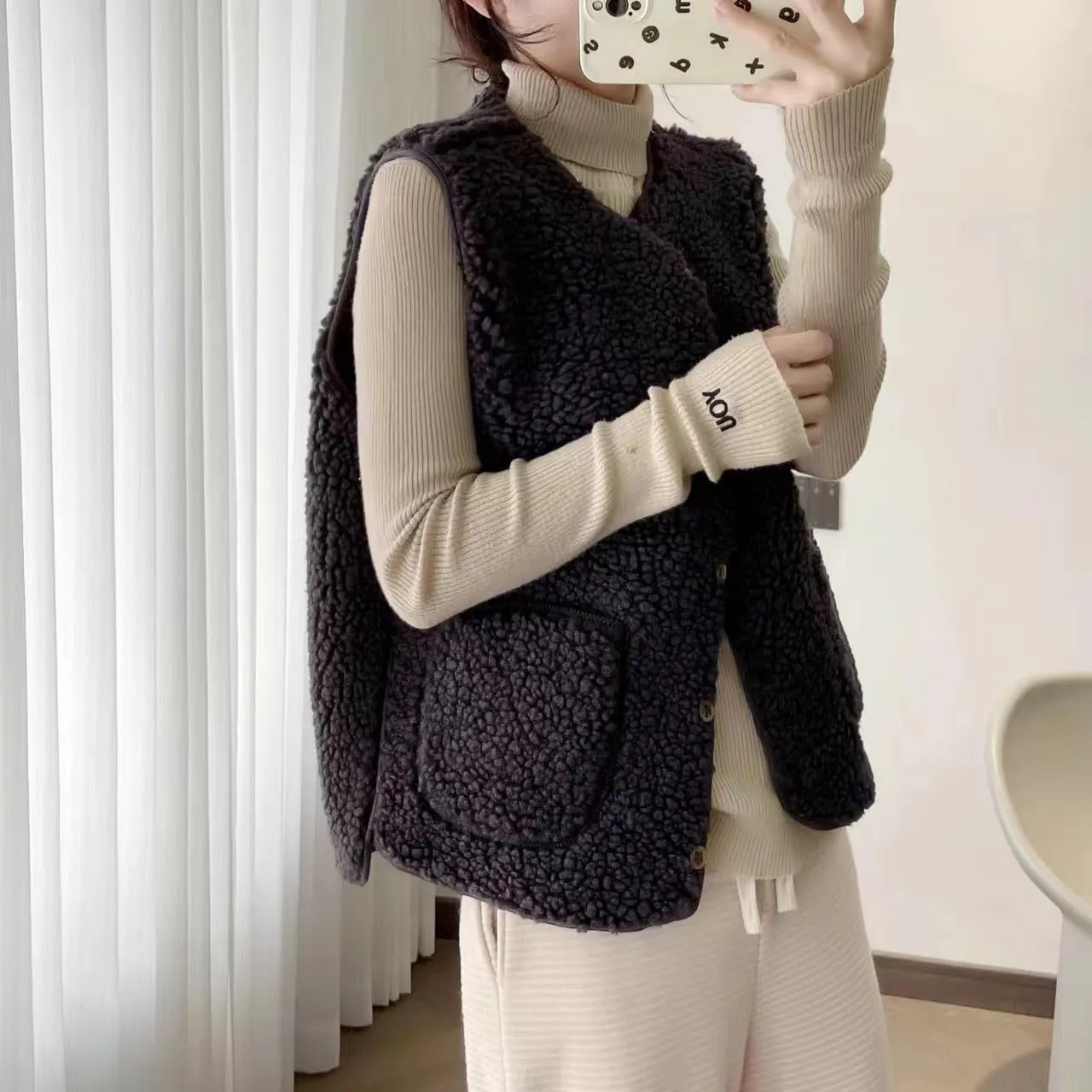 tuduoms Womens Sherpa Vest Casual Warm Fuzzy Faux Shearling Vest Sleeveless Fleece Jacket Pockets Teddy Coat Gilet for Winter