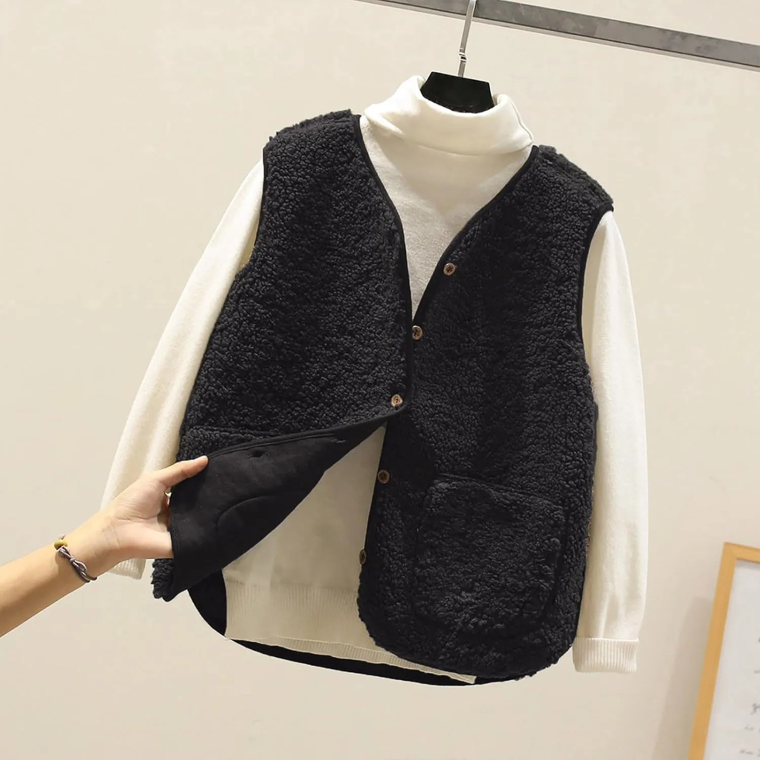 tuduoms Womens Sherpa Vest Casual Warm Fuzzy Faux Shearling Vest Sleeveless Fleece Jacket Pockets Teddy Coat Gilet for Winter
